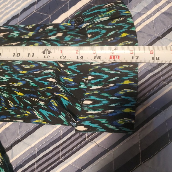 Catherine's 2X (22/24) Lot of 2 Lightweight Tunics Button Star/Geoemetric Print - Picture 16 of 16